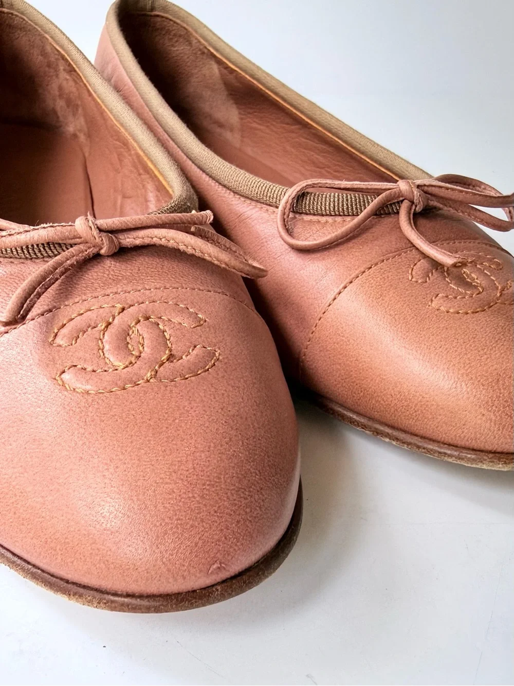 CHANEL Leather CC Cap Toe Ballet Flats with Bow in Orange / Tan Lambskin 38